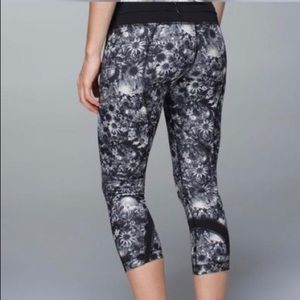 Lululemon run inspire crop floral size: 6